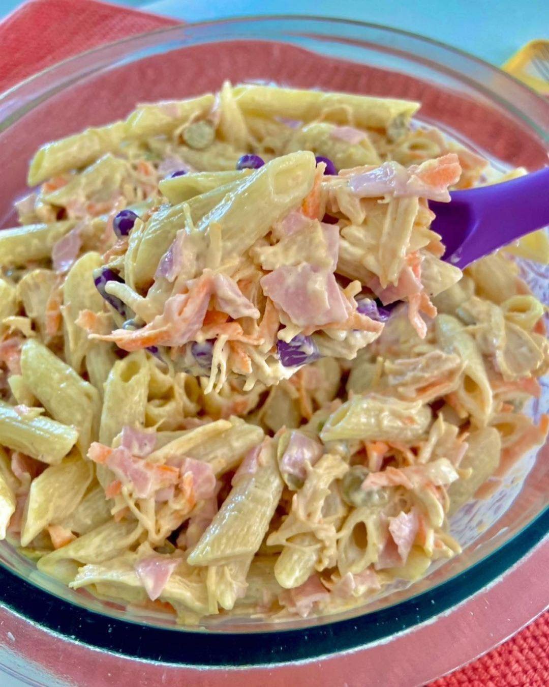 Macarroneis ou Salada de Macarrão